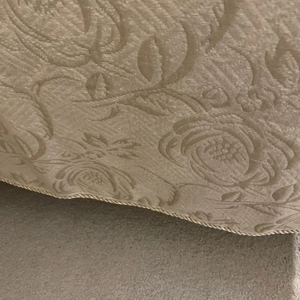 Full/queen coverlette matalasse with 2 shams and throw pillow cover